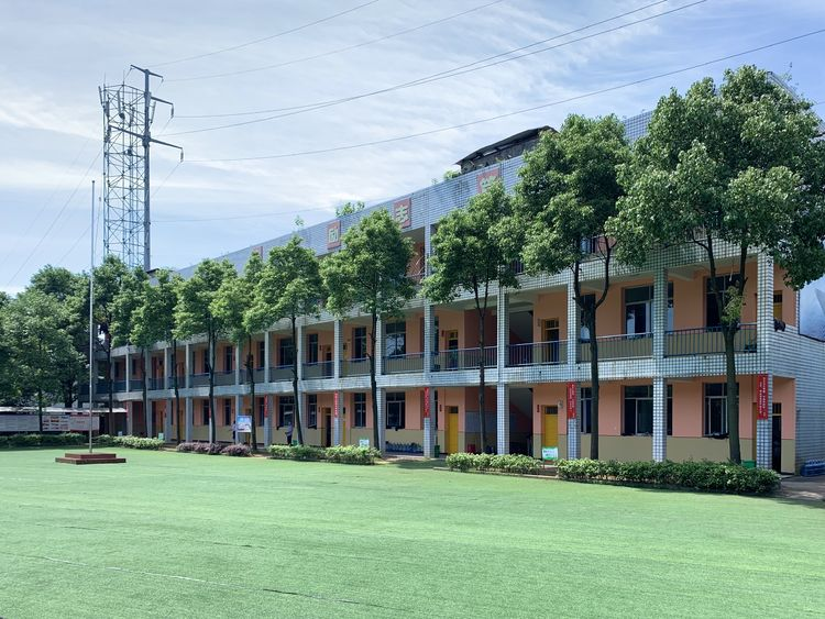 常德海乘职业学校,导游就业方向招生,高铁乘务专业招生,国际邮轮就业方向招生