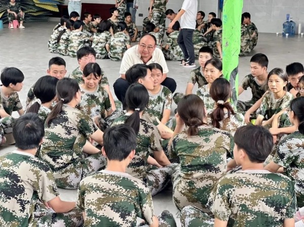 常德时代中等职业学校,新能源汽车,高铁乘务,运动训练,工业机器人就业方向招生