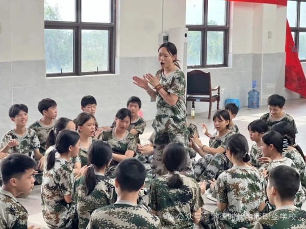 常德时代中等职业学校,新能源汽车,高铁乘务,运动训练,工业机器人就业方向招生