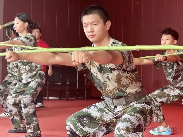 常德时代中等职业学校,新能源汽车,高铁乘务,运动训练,工业机器人就业方向招生