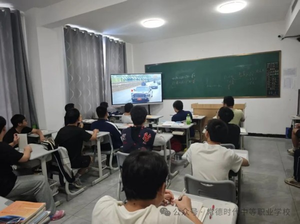 常德时代中等职业学校,新能源汽车,高铁乘务,运动训练,工业机器人就业方向招生