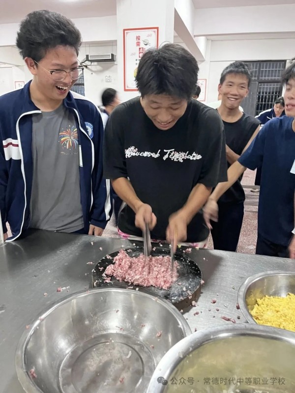 常德时代中等职业学校,新能源汽车,高铁乘务,运动训练,工业机器人就业方向招生