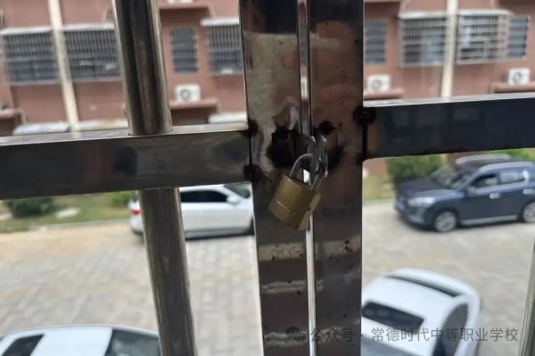 常德时代中等职业学校,新能源汽车,高铁乘务,运动训练,工业机器人就业方向招生 常德时代中等职业学校,新能源汽车,高铁乘务,运动训练,工业机器人就业方向招生